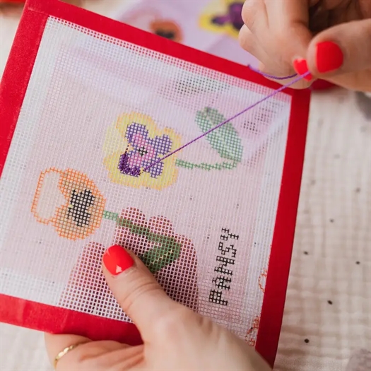 Pansy Needlepoint Beginner Kit fra Cotton Clara